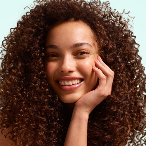 El producto superventas de Garnier con el que conseguir unos rizos sanos y definidos este 2026 por menos de 7€