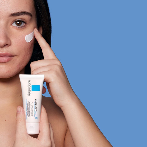 La Roche-Posay cuenta con dos esenciales para cuidar la piel durante los meses de frío