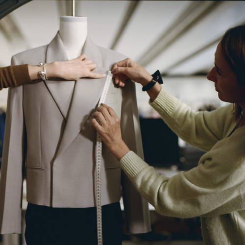 Mango lanza Craft Your Future, un programa para fomentar el aprendizaje de los oficios de la moda