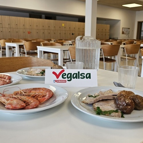 Vegalsa-Eroski dona la comida de Reyes a 14 entidades sociales de Galicia y Asturias