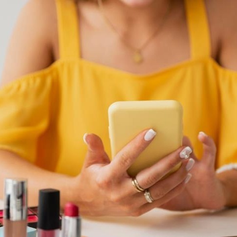 Las redes sociales marcan los estándares de belleza y condicionan el consumo beauty en fechas clave como San Valentín