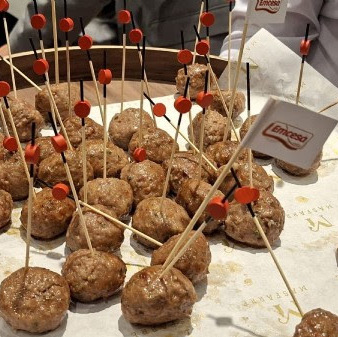 Las albóndigas con jalapeños y chorizos criollos de Emcesa triunfan en el Congreso AECOC