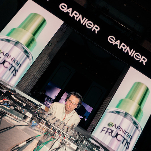 Garnier revela su nueva era “High Tech Natural Beauty. Made to Feel Good” con una celebración inmersiva en Madrid