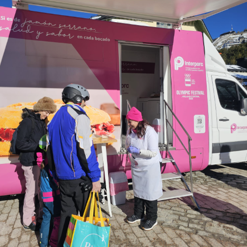 INTERPORC impulsa los valores olímpicos con una acción de alimentación saludable en el Olympic Festival de Sierra Nevada