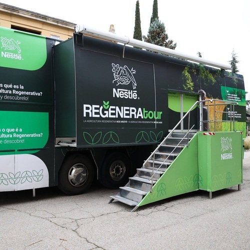 Alrededor de un centenar de estudiantes e investigadores de ingeniería agronómica se interesan por los proyectos de agricultura regenerativa de Nestlé