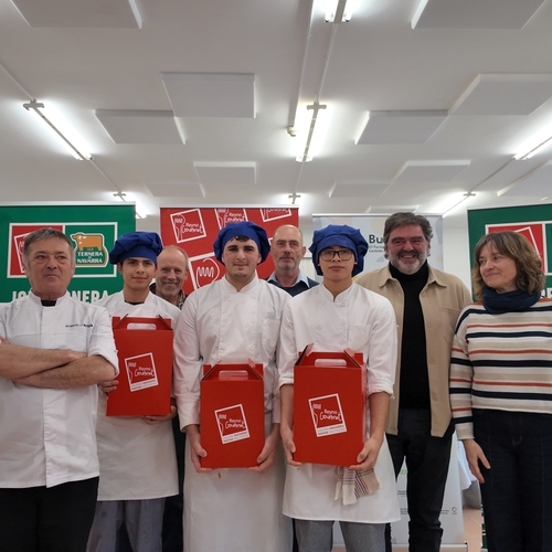 El alumnado de FP Burlada demuestra su talento culinario en un nuevo concurso de pintxos con la Ternera y el Cordero de Navarra como protagonistas