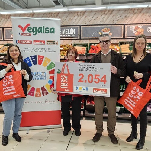 Vegalsa-Eroski y sus clientes apoyan con más de 3.500 euros la labor de la Fundación Meniños y de Down España