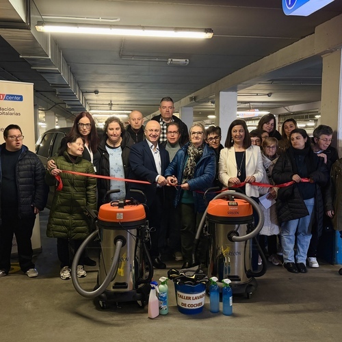 Vegalsa-Eroski y Fundación Hospitalarias inauguran un servicio de limpieza interior de vehículos en el Eroski Center de Betanzos