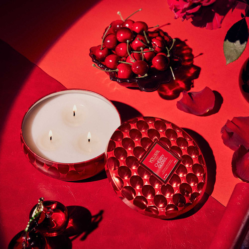 Celebra San Valentín la colección de Voluspa con cereza ahumada y pétalos de rosa
