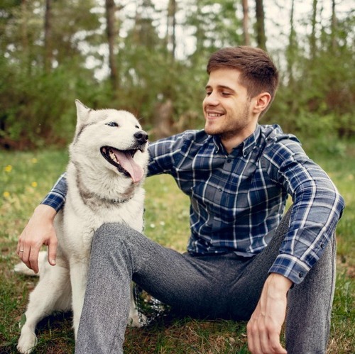 Los perros facilitan las interacciones sociales en los adolescentes que sufren soledad