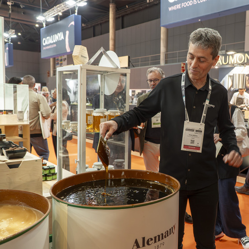 Alemany sorprende en Alimentaria con 1.000 kg de miel en bidones de gran formato