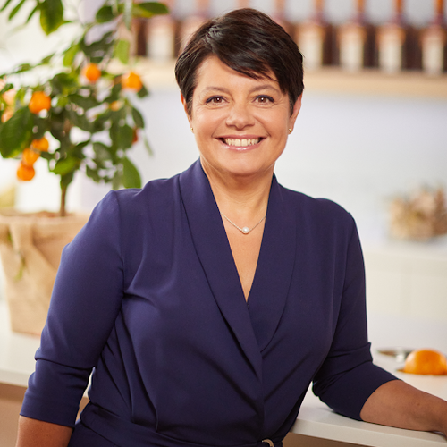 El arte de destilar liderazgo: Carole Quinton y la nueva generación de mujeres que están transformando la coctelería