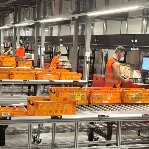 Consum incorpora un nuevo automatismo que mejora su logística en Murcia con movimientos de hasta 55.000 bultos diarios