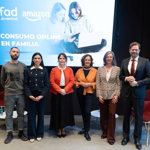 El 98% de las familias españolas supervisa las compras online de sus hijos e hijas adolescentes, según un estudio de Fad Juventud y Amazon
