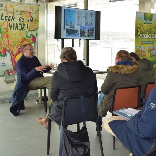 Galletas Gullón participa en la iniciativa “Los libros, a las fábricas” para fomentar la lectura entre la plantilla