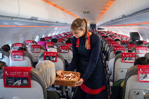 canaldis-chocolatestrapa-iberiaexpress-vuelo-con-bombones-cortados