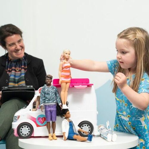 Los niños y niñas que juegan con muñecas Barbie comprenden mejor a los demás