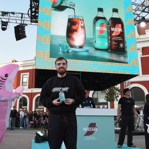 Ibai Llanos lo vuelve a hacer: reúne a 1.200 personas en Madrid para hackear el último lanzamiento de NESCAFÉ