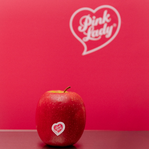 Pink Lady®: La manzana que se convierte en el accesorio más cool de la temporada