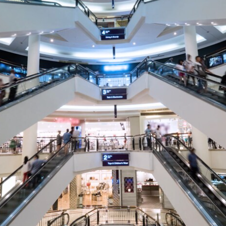 Aumenta un +5,9% la afluencia a los centros comerciales durante el mes de febrero en España, según Sensormatic Solutions