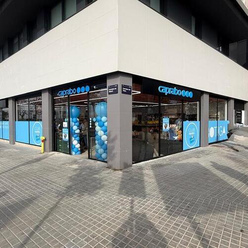 Caprabo avanza en su plan de expansión y abre un supermercado en Badalona