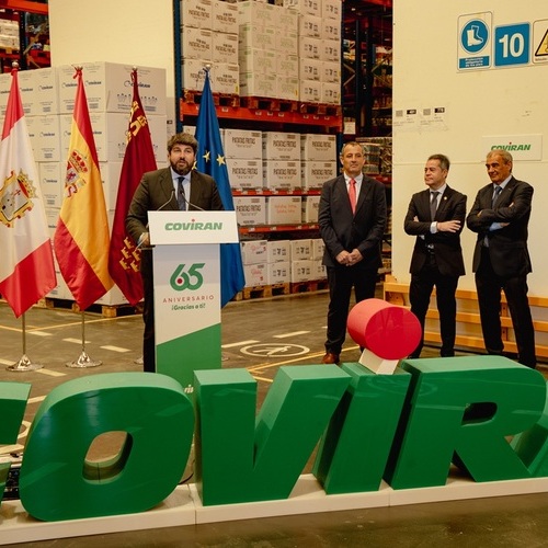 El presidente de la Región de Murcia, Fernando López Miras, visita la plataforma de Covirán en Lorquí en el 65 aniversario de la cooperativa