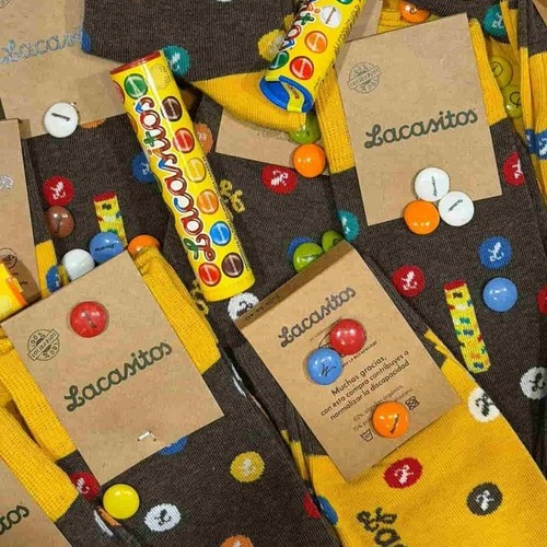 Lacasitos lanza sus nuevos calcetines 100% solidarios junto a Carocho