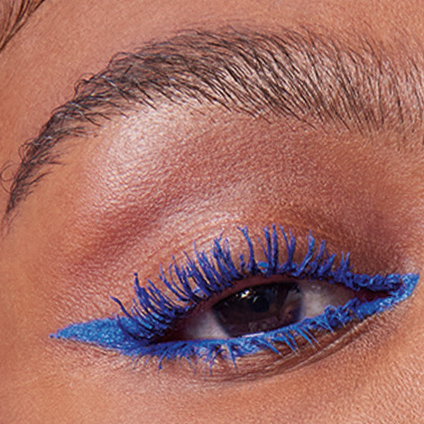 Consigue con Maybelline NY la tendencia que define esta primavera: pestañas y eyeliner del mismo color