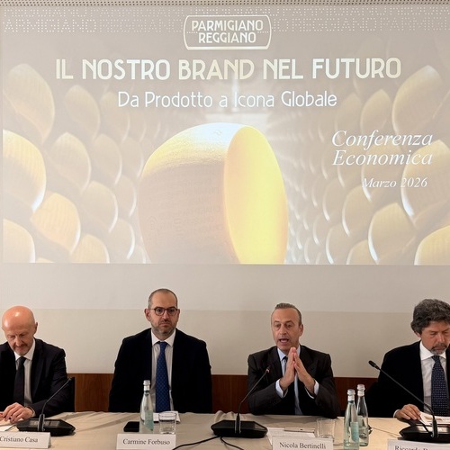Parmigiano Reggiano aumentó en 2025 la producción, las exportaciones y su valor de mercado